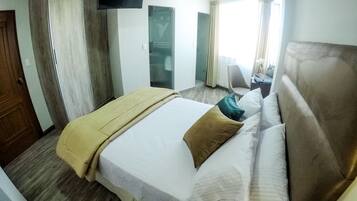 Single Room, 1 Queen Bed, Non Smoking, Private Bathroom | Free WiFi