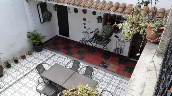 Terrace/patio - Hotel Cristal (Antigua Guatemala)