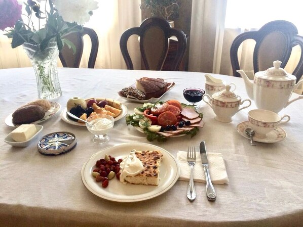 Free daily continental breakfast