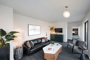 Suite, 1 llit de matrimoni gran, accessible, terrassa | Escriptori, cortines opaques i habitacions insonoritzades 