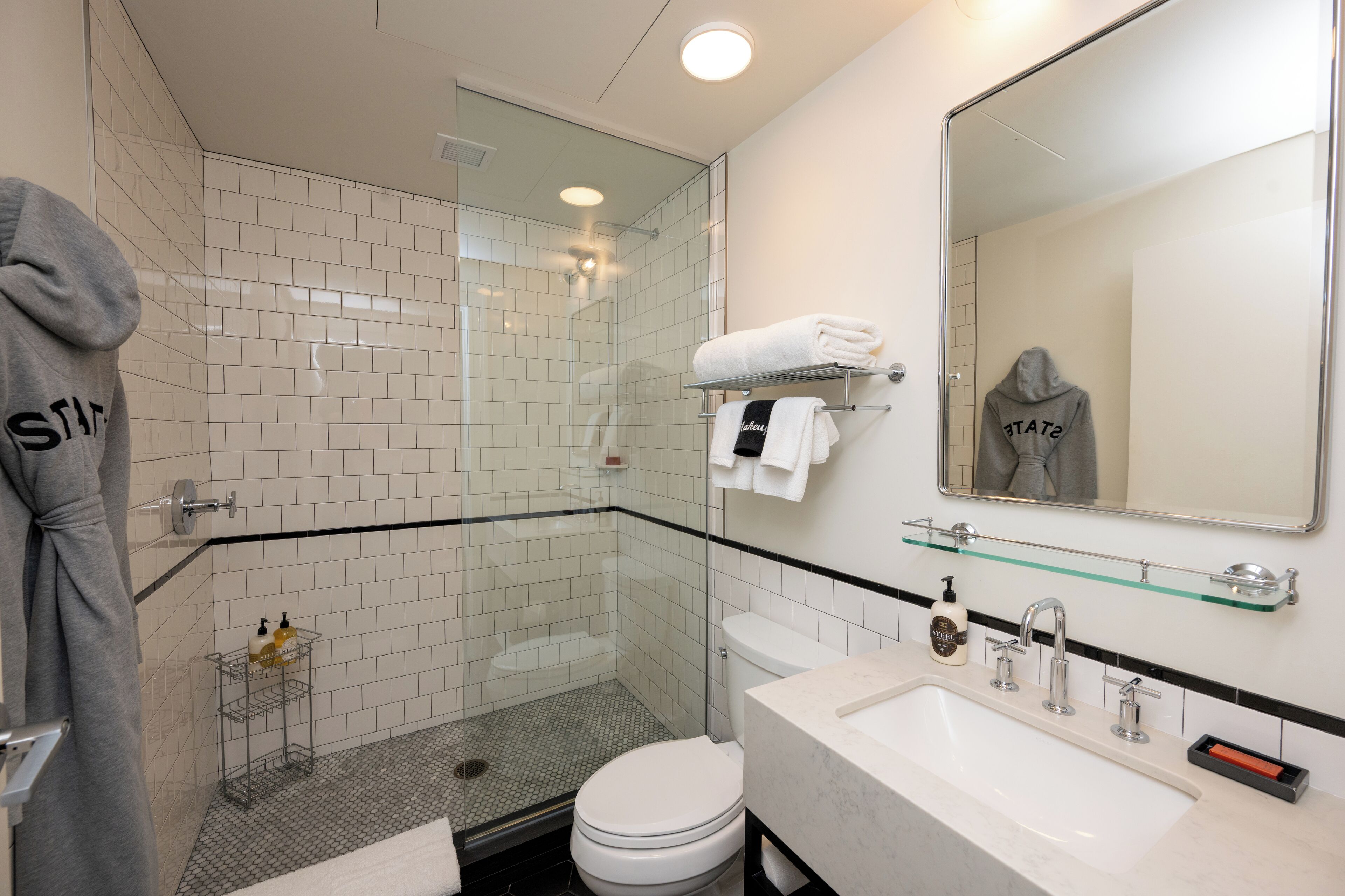 room, 1 king bed, terrace | bathroom | shower, designer toiletries, hair dryer, bathrobes