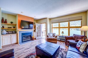 Smart TV, fireplace, video games, DVD player - Ski mountain & Lake Views -Resort Shuttle, Keystone Convention Center - 2 BR (Keystone)