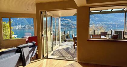 KELVIN HEIGHTS, QUEENSTOWN - lake views, sunny