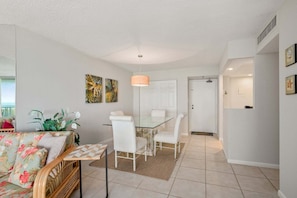 Dining - Beachfront 2BR condo with pool, WiFi, and cool comfort in Marco Island. (Marco Island)