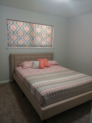 3 quartos, ferros/tábuas de passar roupa, Wi-Fi, roupa de cama