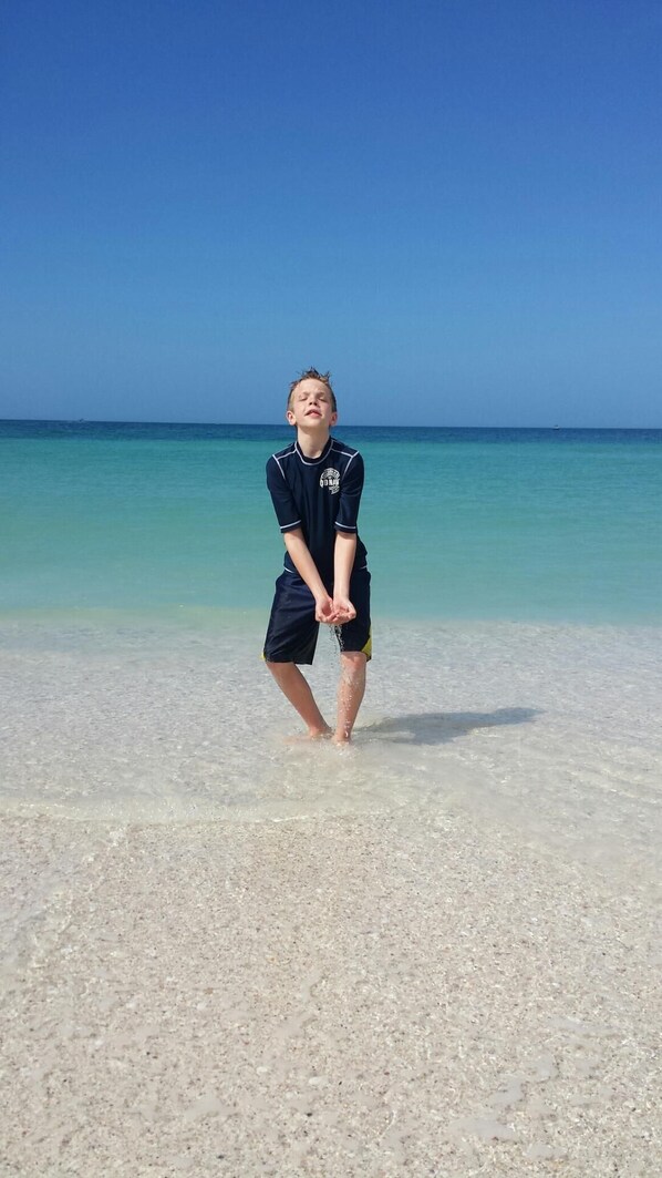 Beach nearby, sun-loungers, beach towels