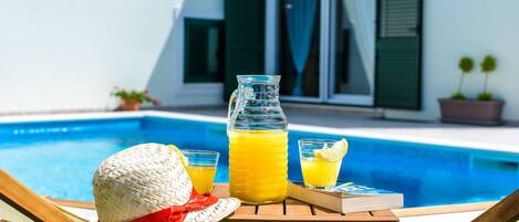 حمّام سباحة خارجي