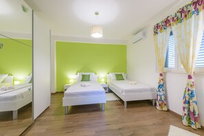 3 Schlafzimmer, Zimmersafe, Bügeleisen/Bügelbrett, Reisekinderbett