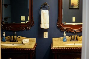 Combined shower/bathtub, hair dryer, towels, soap