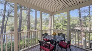 Outdoor dining - Wonderfully Updated Two Bedroom Villa Close to Pool and Beach! (Hilton Head)
