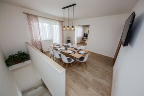 Dining - Cherry Tree With Pool Near Split (Donje Sitno)