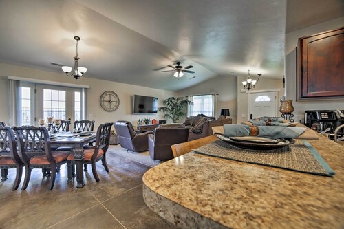 Mountain-View Moab Home w/ Pool & Hot Tub Access!