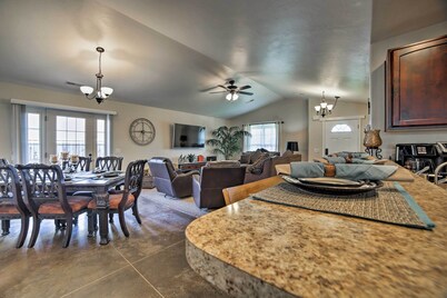 Mountain-View Moab Home w/ Pool & Hot Tub Access!