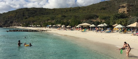 Am Strand, LiegestĂŒhle, StrandtĂŒcher
