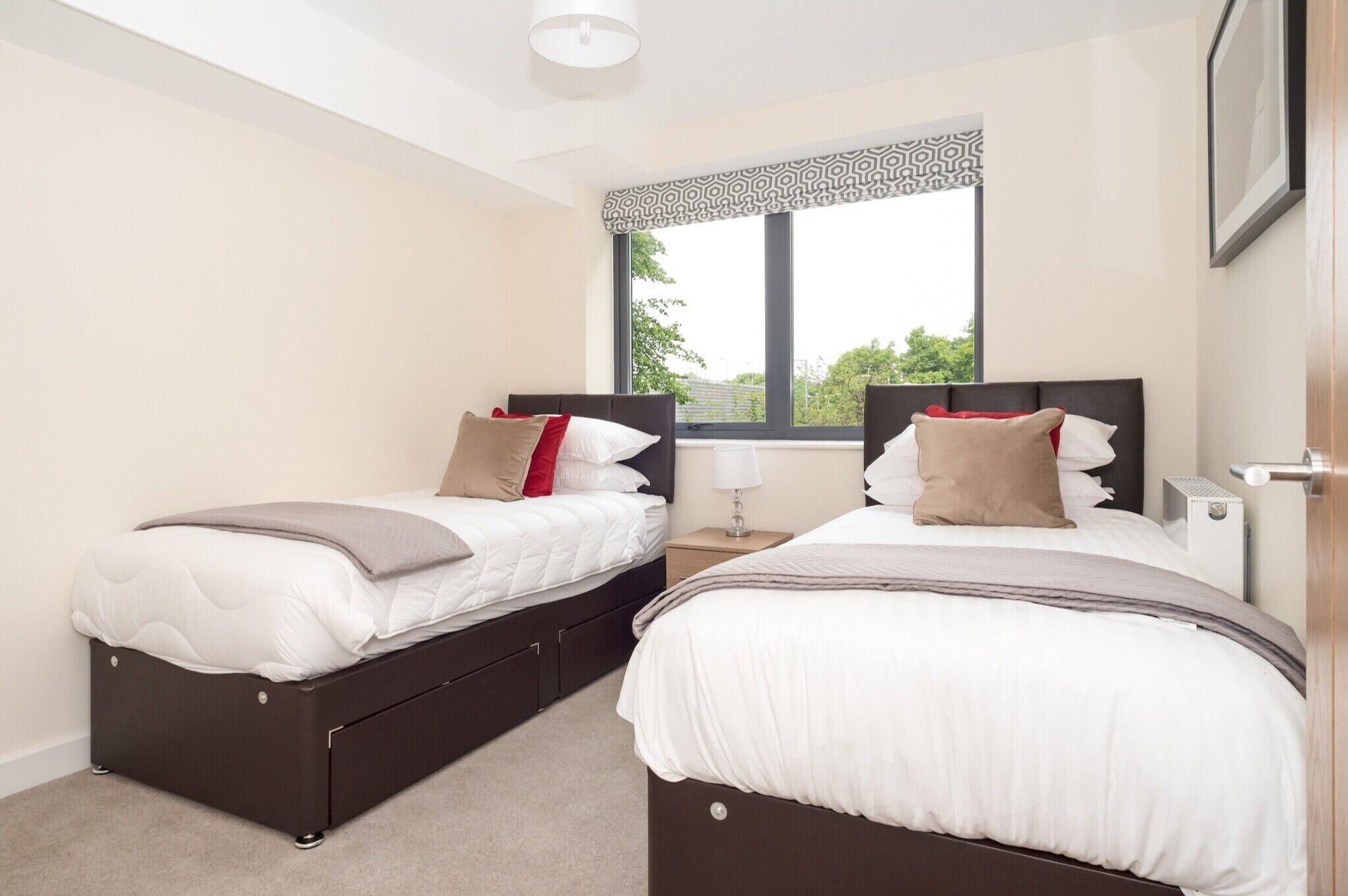 2 bedrooms, desk, iron/ironing board, travel cot