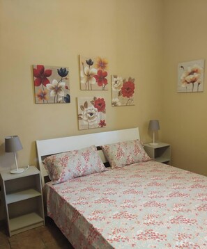 1 bedroom, desk, iron/ironing board, free WiFi