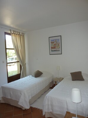 2 bedrooms, iron/ironing board, WiFi, bed sheets - *** Les BOUTINELLES * Superb apartment in LA FERME DU MOULIN ROUX (Ramatuelle)