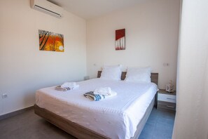 4 bedrooms, iron/ironing board, travel cot, free WiFi