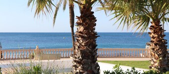 Villa with private swimming pool within walking distance of the sea and Moraira