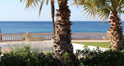 Villa with private swimming pool within walking distance of the sea and Moraira