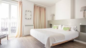 2 slaapkamers, een strijkplank/strijkijzer, internet, beddengoed