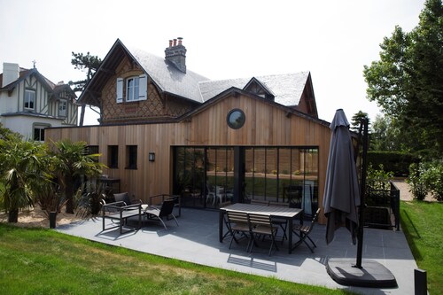 Charming Villa with Garden near the beach