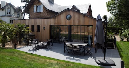 Charming Villa with Garden near the beach