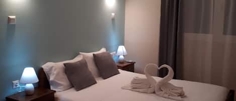 3 chambres, fer et planche Ă repasser, Wi-Fi, literie fournie