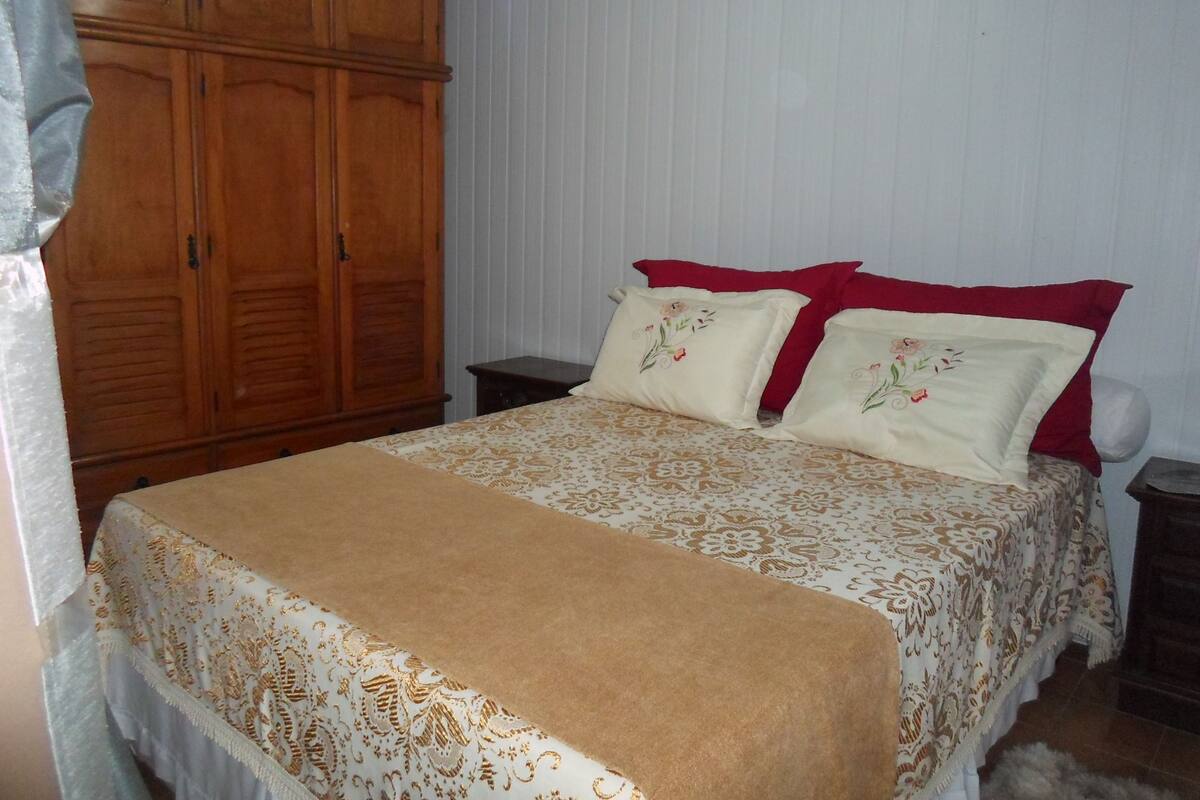 1 bedroom, desk, iron/ironing board, free WiFi