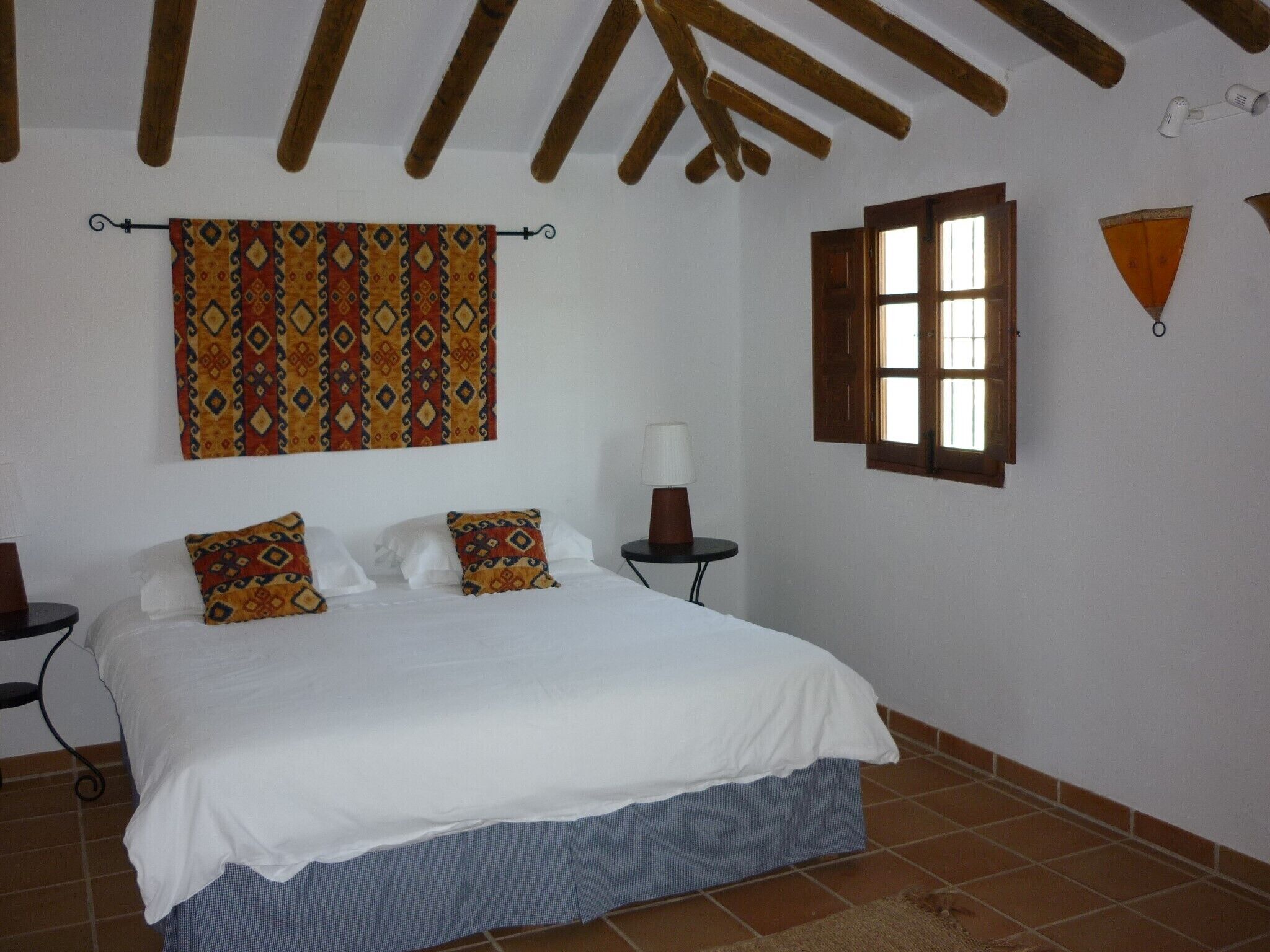 2 habitaciones, tabla de planchar con plancha y cuna de viaje 