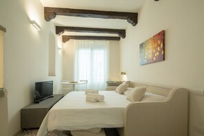 2 Schlafzimmer, Zimmersafe, Schreibtisch, Bügeleisen/Bügelbrett