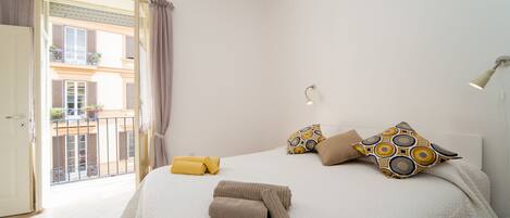 2 chambres, bureau, système d’insonorisation, fer et planche à repasser