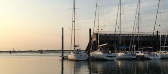 Beautiful and recent apartment with recreation area! Incl. linens and towels.