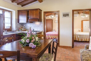 5 bedrooms, travel cot, free WiFi - Casale Miro - Country villa with private pool (Fratticciola)
