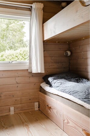 3 bedrooms, iron/ironing board, travel crib, free WiFi