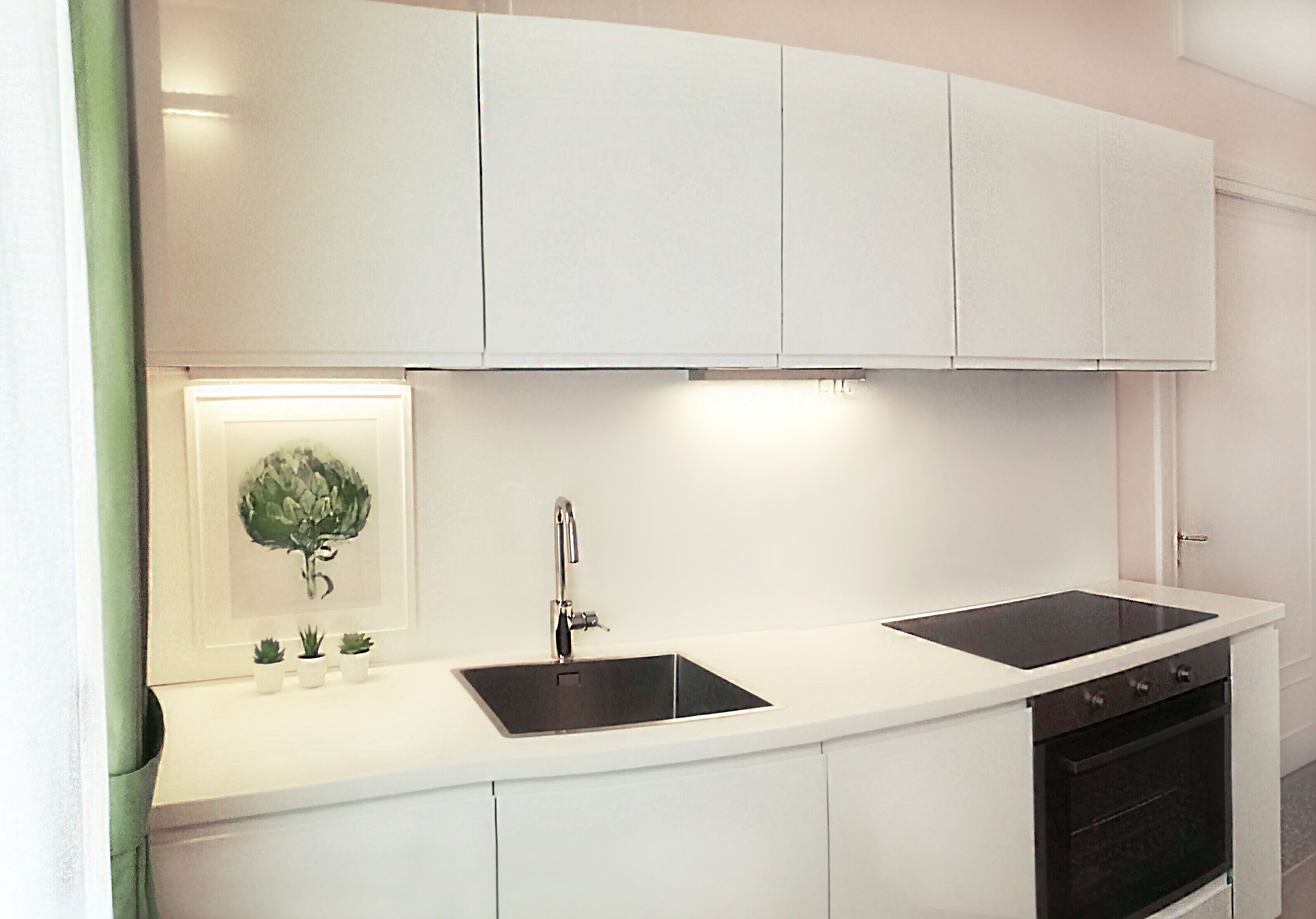 Frigorifero, microonde, forno, piano cottura