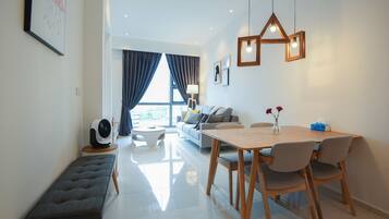 Luxury Condo, Multiple Beds | In-room dining