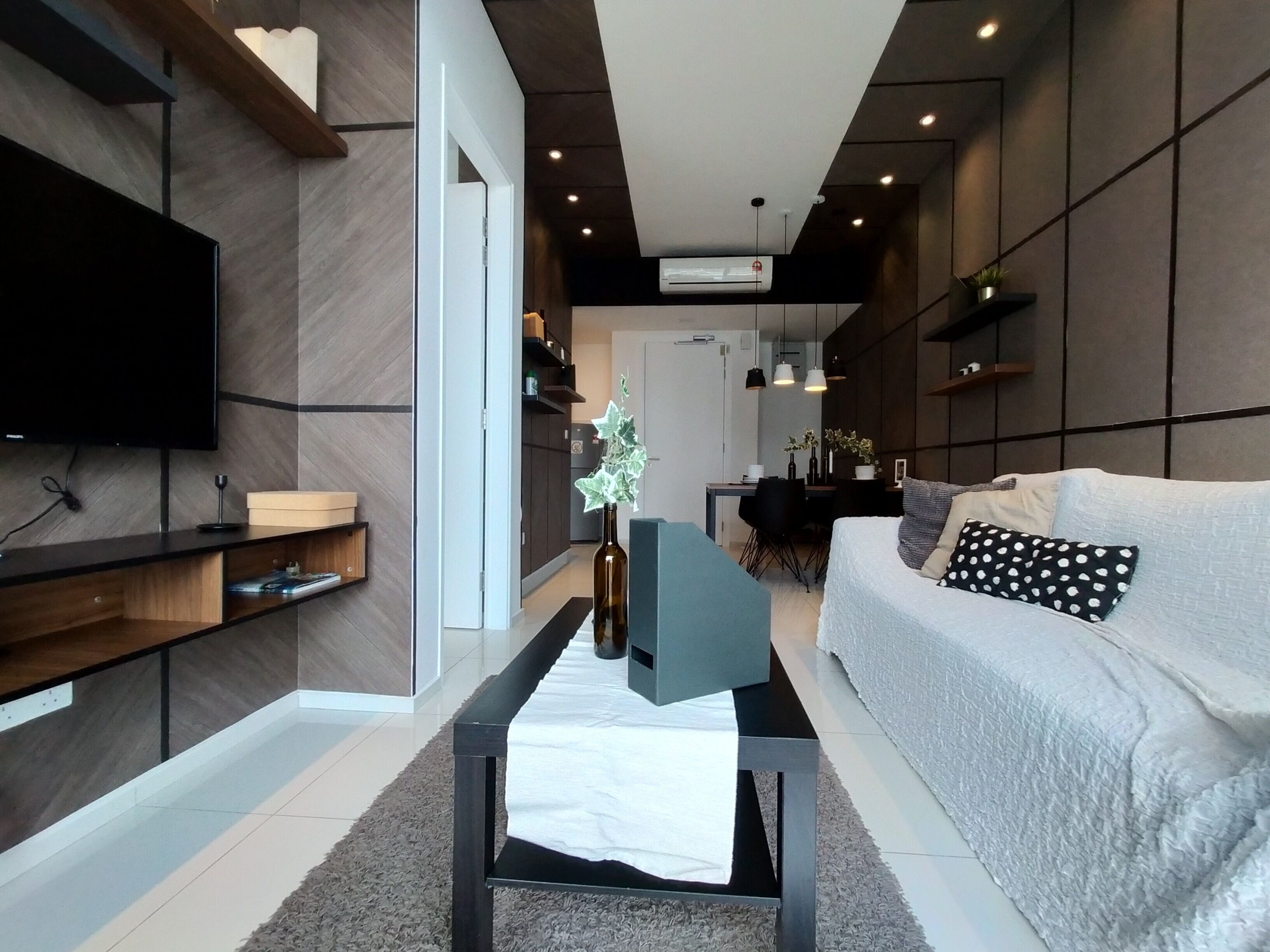 Luxury Condo, Multiple Beds | Living area