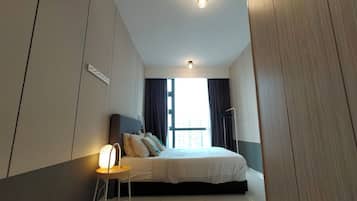 Luxury Apartment, 2 Bedrooms, Pool View | Select Comfort beds, soundproofing, iron/ironing board, WiFi (free)