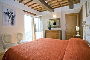 3 bedrooms, iron/ironing board, travel cot, free WiFi