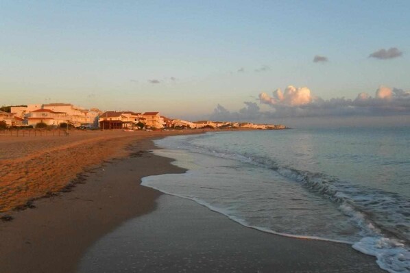 On the beach - House ground floor just 40 meters from the beach in the places of Montalbano (Caucana-finaiti-casuzze-finaiti Nord)