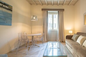 LED TV, Netflix, streaming services