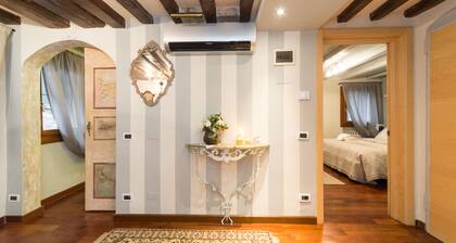 Ca 'Ponte Vecchio, Rialto - elegante Wohnung im Herzen von Venez