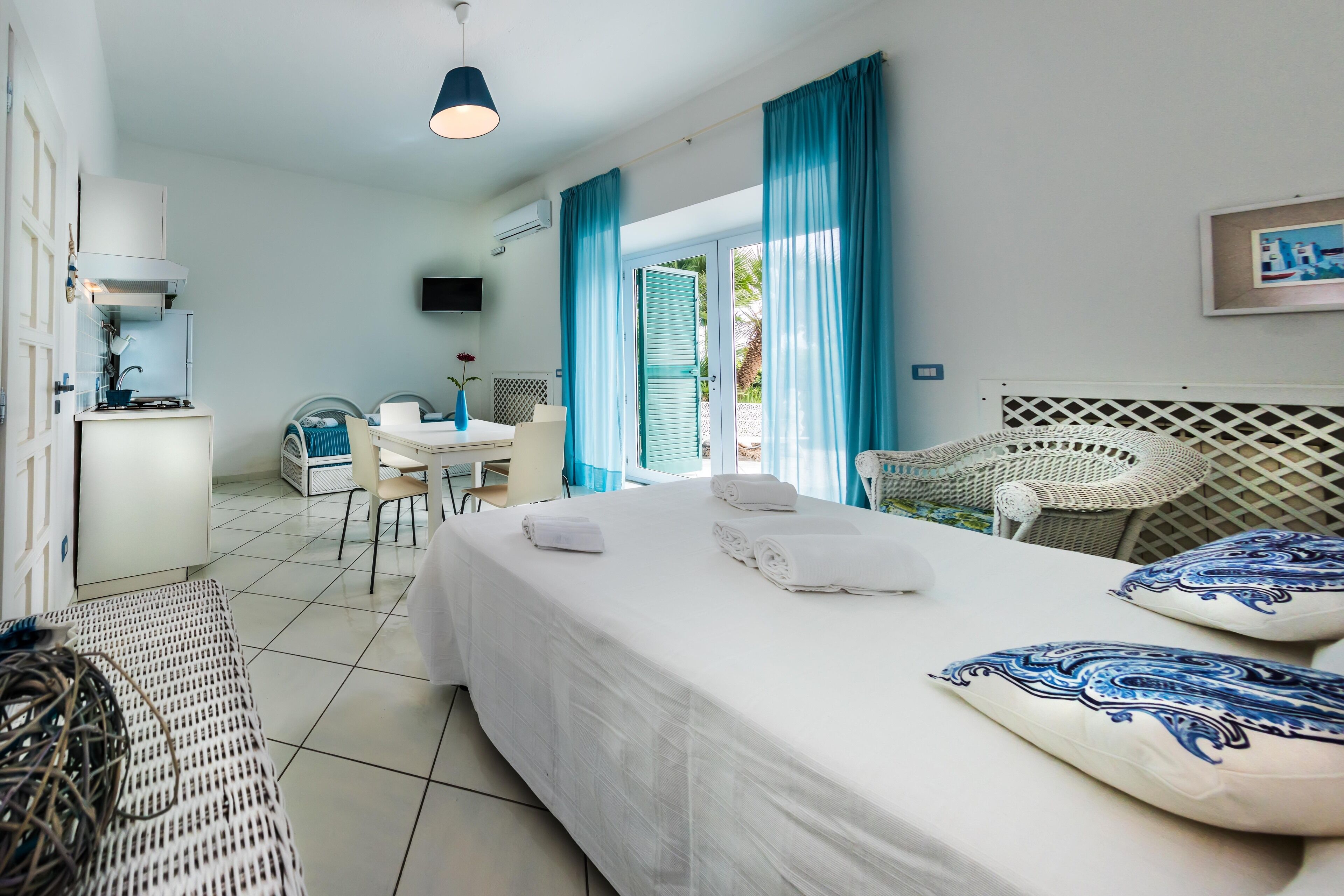 مكواة/لوح كي وواي فاي وملاءات أسرّة