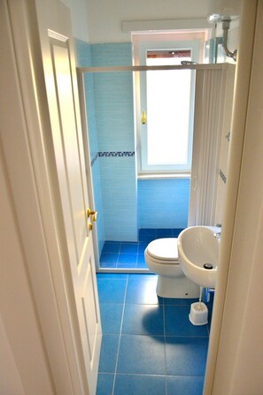 Hair dryer, towels - New apartment in Rome near the subway and just minutes from the Colosseum (Roma)