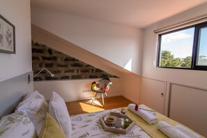 2 bedrooms, desk, soundproofing, iron/ironing board