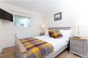 4 عدّة غرف نوم ومكواة/لوح كي وواي فاي مجانًا وملاءات أسرّة