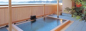 Seasonal outdoor pool - Hotel Listel Hamanako (Hamamatsu)