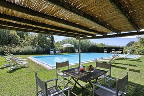 Pool - Villa in San Concordio Di Moriano with 6 bedrooms sleeps 12 (Lucca)