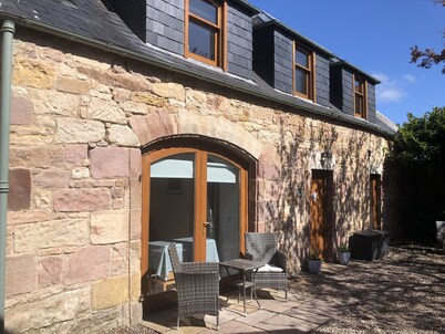 Detached coach house in grounds of listed Manse, Pittenweem